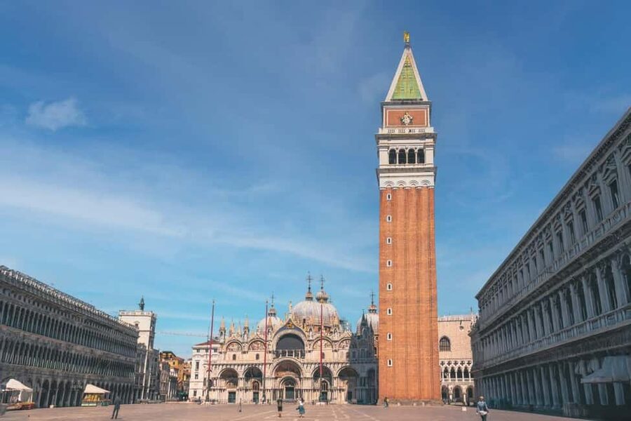 Venice: St. Mark's, Doges Palace, Rialto, and Gondola Tour - Lunch in St. Mark’s Square