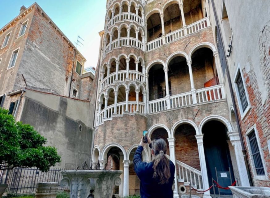 Venice: St. Mark's, Doges Palace, Rialto, and Gondola Tour - Doge’s Palace and the Bridge of Sighs