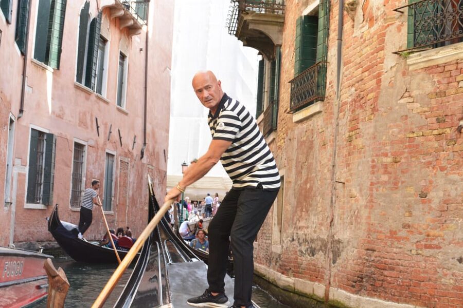 Venice: St Mark's Square & Rialto Walking Tour & Gondola - Casanova’s House and the city’s more personal stories