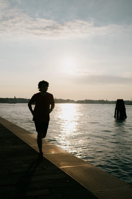 Venice Sunrise Running Experience - Rialto Bridge before the city wakes