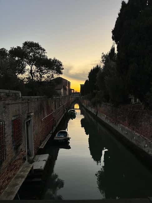 Venice: Sunrise Walking Tour with Espresso - What Elisabetta adds to the experience