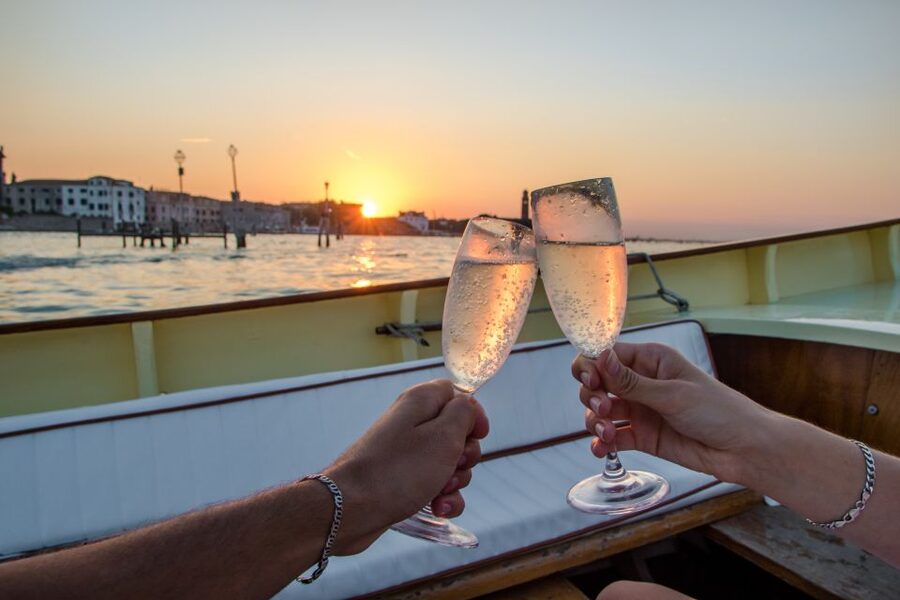 Venice: Sunset Cruise by Typical Venetian Boat - What the guides add to the ride