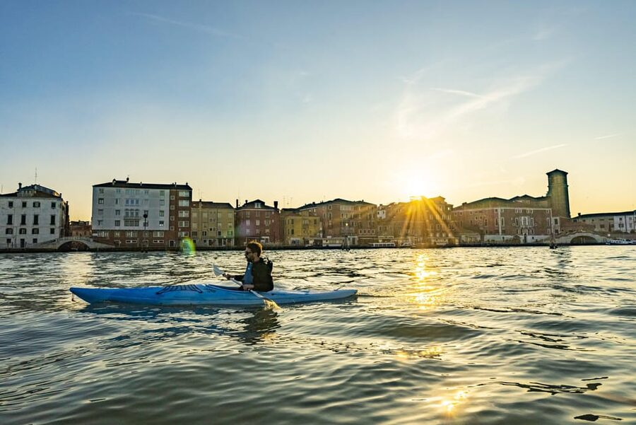 Venice: Sunset Kayak Tour in the Canals - Learning the kayak before sunset