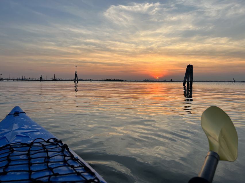 Venice: Sunset Kayak Tour in the Canals - Language, guides, and group atmosphere