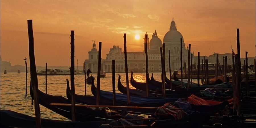 Venice: Sunset or Evening Gondola Tour - Key points at a glance
