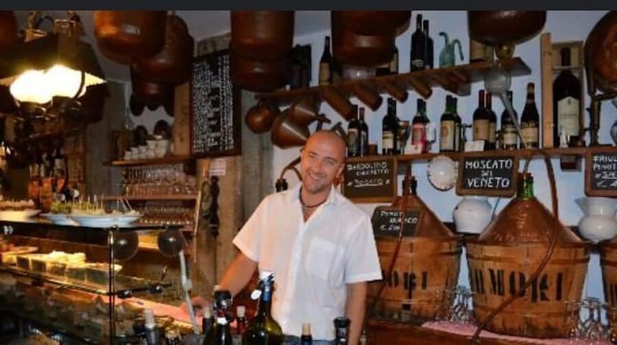 Venice: Sunset Walking Tour with Food and Wine Tastings - Key points at a glance