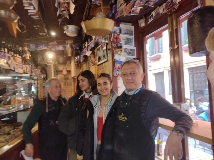 Venice: Sunset Walking Tour with Food and Wine Tastings - Cicchetti, bacari, and the first tastes