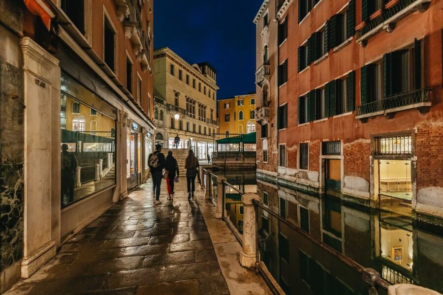 Venice: The Ghost & Legends Walking Tour - What the guides add