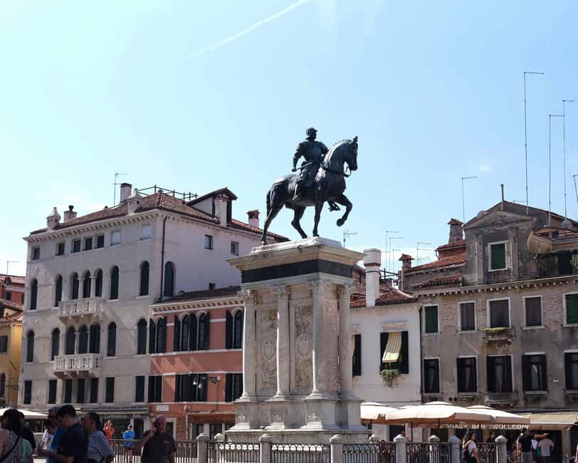Venice: The Grand Canal Touch – Walking & Gondola Experience - The Gondola Gallery before the boat ride