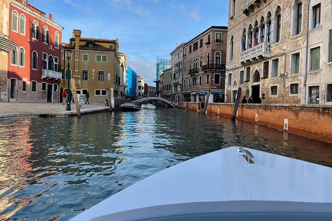 Venice: The Hidden Canals on an Electric Boat - The Guides Shape the Experience