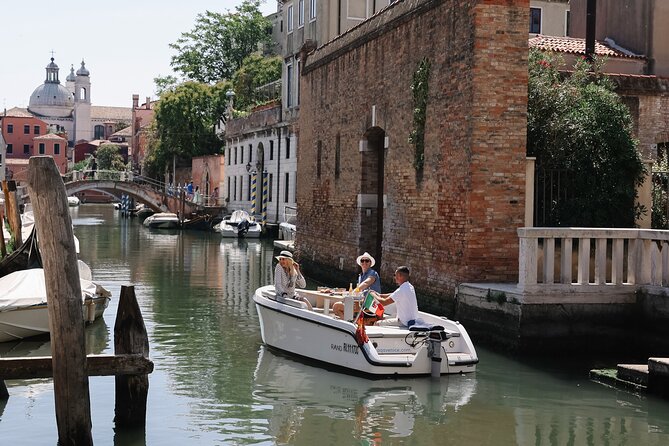 Venice: The Hidden Canals on an Electric Boat - Electric Boat Versus a Gondola Ride