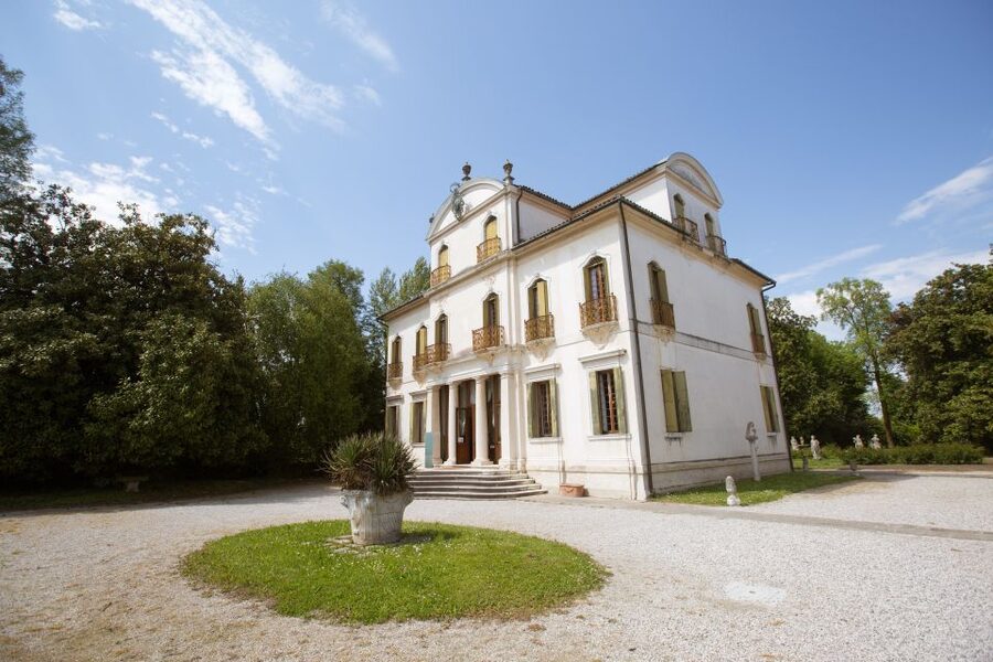 Venice to Padua Full-Day Brenta Riviera Boat Cruise - What the guide adds to the cruise