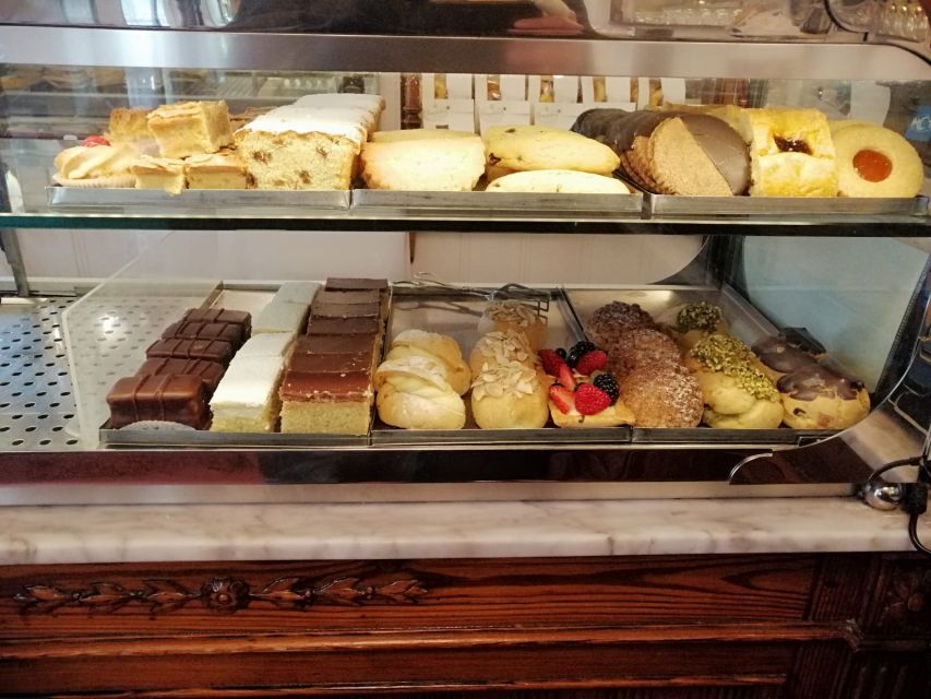 Venice: Traditional Cafés and Pastry Shops Walking Tour - Crossing Venice through all six sestieri