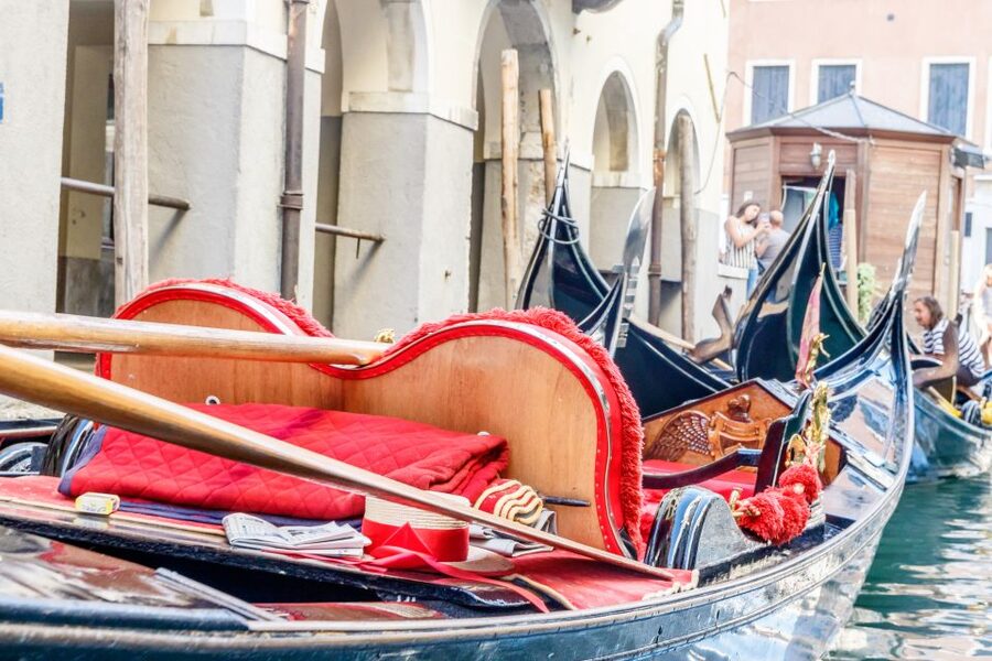 Venice: Traditional Shared Gondola Ride - Meeting point, timing, and weather