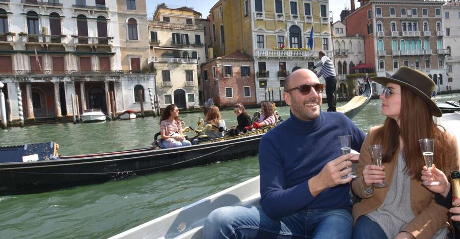 Venice: Venetian Aperitif on the Lagoon - Boarding at the Zattere
