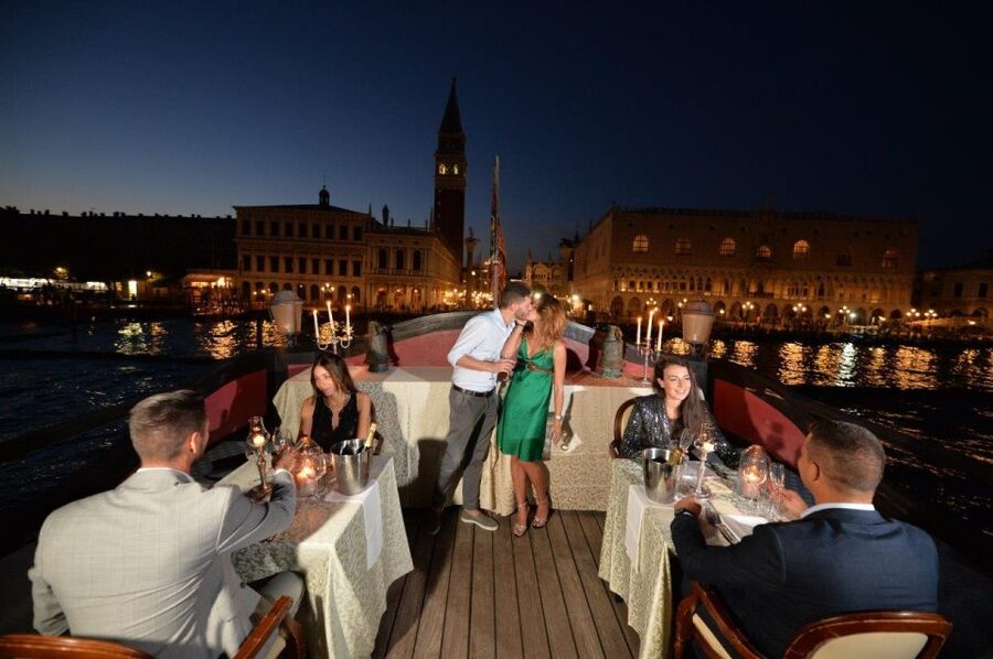 Venice: Venetian Lagoon Tour and Galleon Dinner - The northern lagoon at dusk
