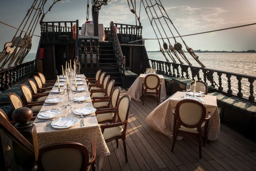 Venice: Venetian Lagoon Tour and Galleon Dinner - What dinner is like aboard the boat