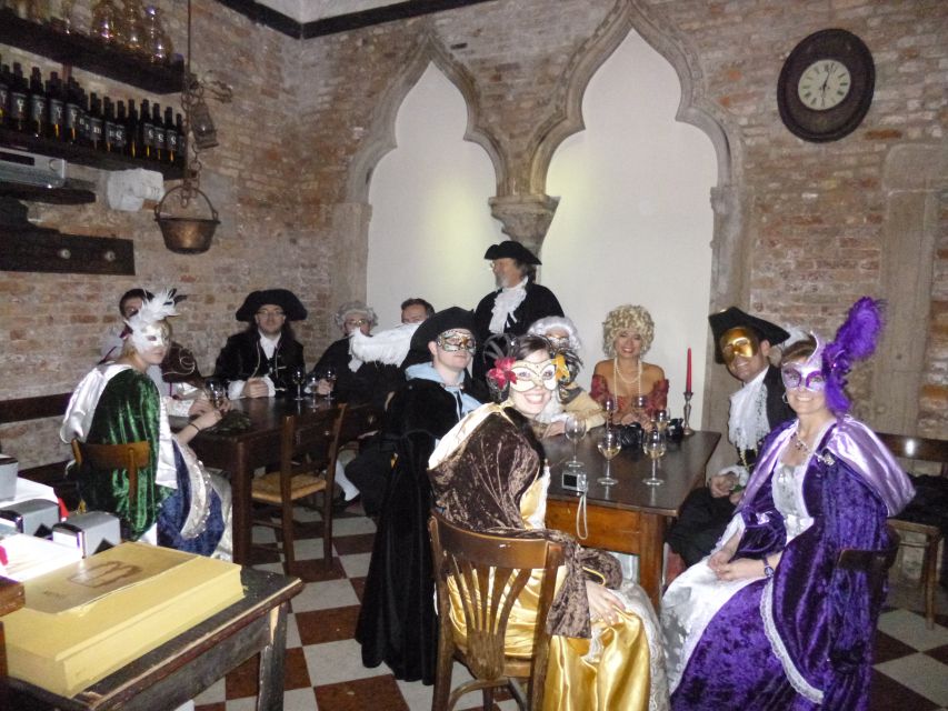 Venice: Venetian Style Carnival Pub Crawl - Who should book this experience?