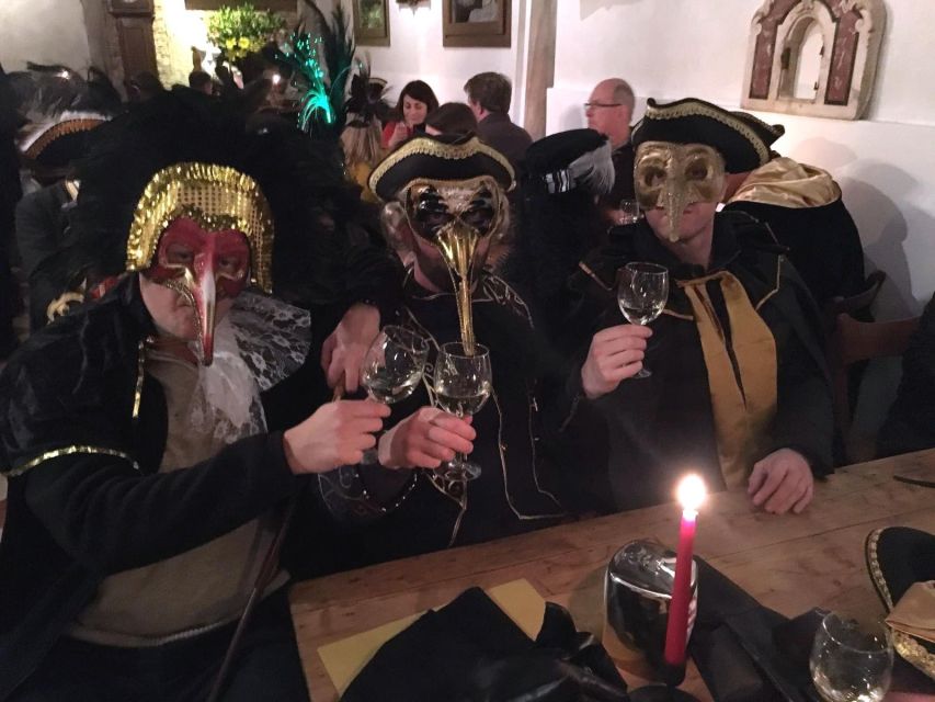Venice: Venetian Style Carnival Pub Crawl - First bacaro: the best chance for a proper sit-down