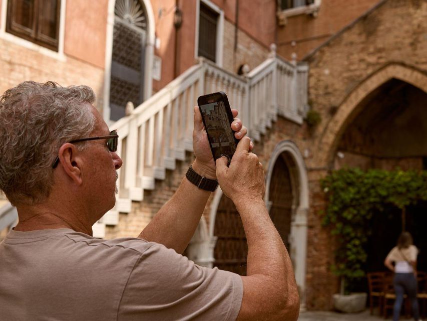 Venice: Vip Semi-Private Walking Tour with Gondola Ride - Castello and Campo San Zaccaria