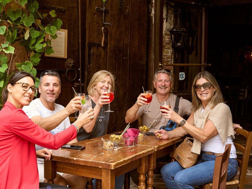 Venice: Vip Semi-Private Walking Tour with Gondola Ride - Who should book it
