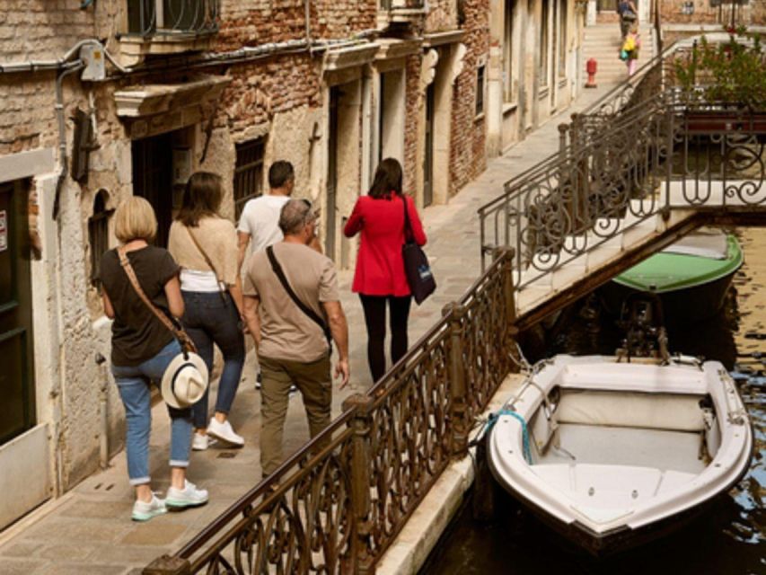 Venice: Vip Semi-Private Walking Tour with Gondola Ride - Starting under the winged lion