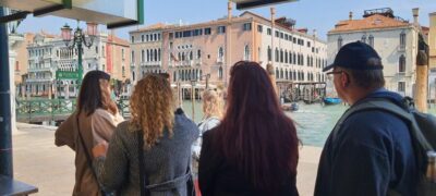 Walking Guided Tour of the City Must-See Sites