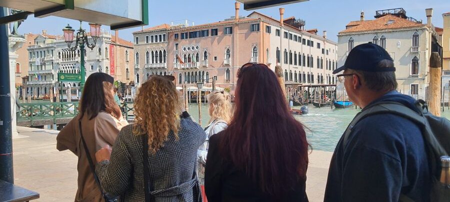 Venice: Walking Guided Tour of the City Must-See Sites - Meeting in Dorsoduro near Ca’ Foscari