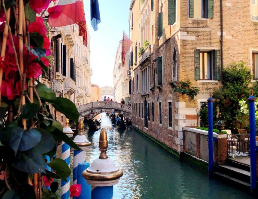 Venice Walking Tour and Gondola Ride Combo - Group size, sound, and guide quality