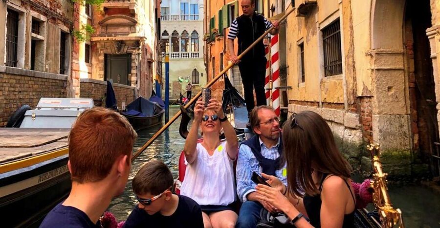 Venice Walking Tour and Gondola Ride Combo - Walking the lanes toward Campo Santa Maria Formosa