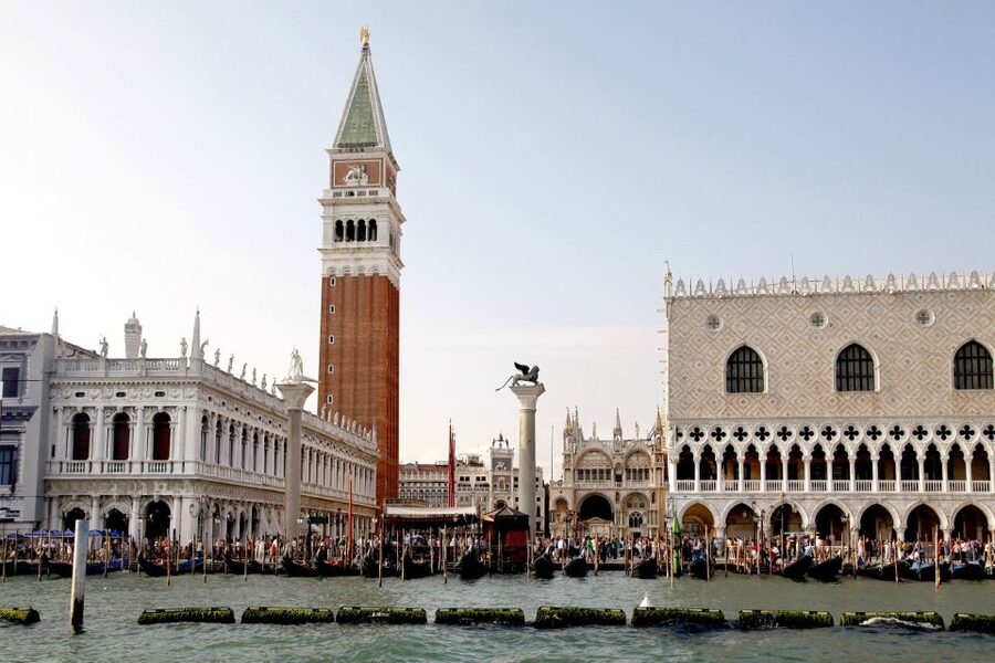 Venice: Walking tour, Doge Palace, & St. Mark's Basilica - St. Mark’s Basilica and its golden mosaics
