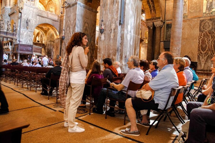 Venice: Walking tour, Doge Palace, & St. Mark's Basilica - Guides, language, and the pace of the day