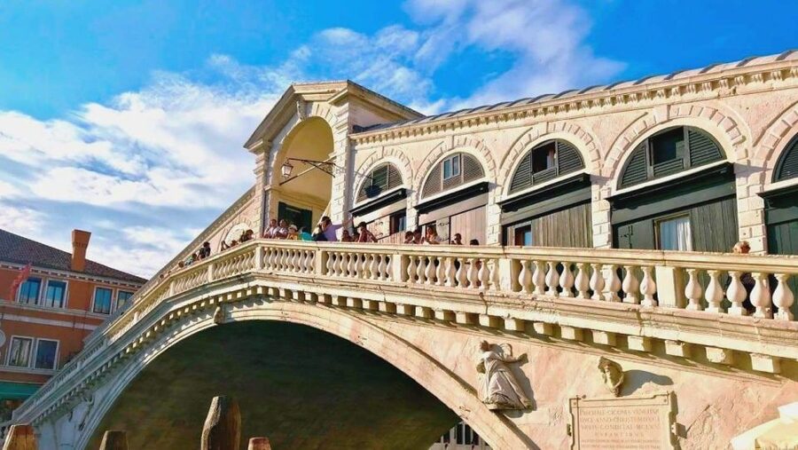 Venice Walking Tour from St. Mark's to Rialto Bridge - What the guide adds to a short Venice walk