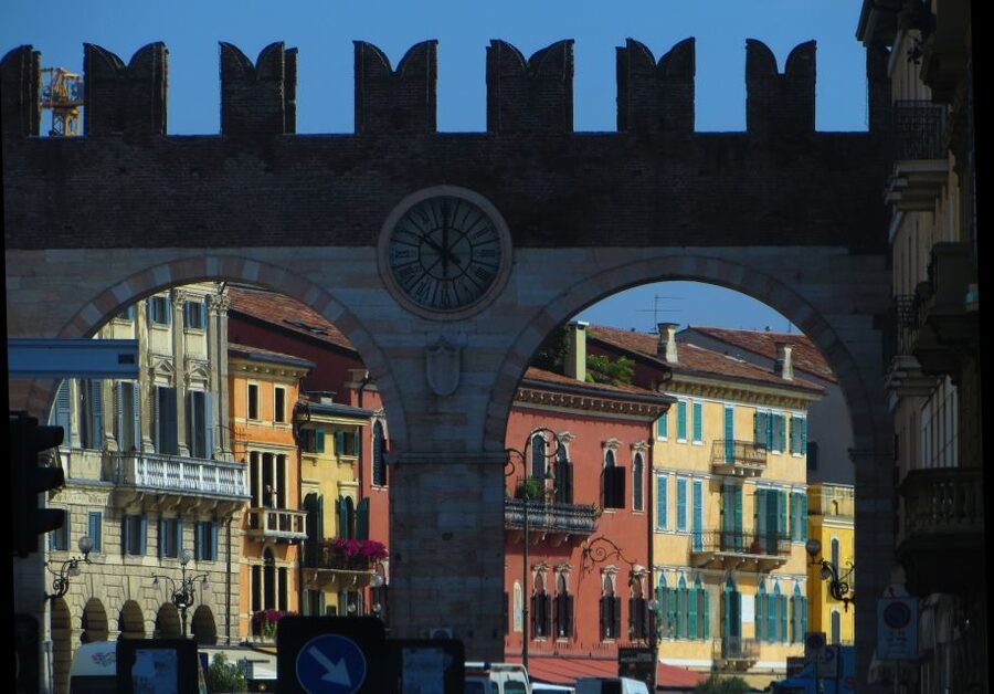 Verona: 3-Hour Guided Walking Tour - Piazzas, palaces, and the city’s public face