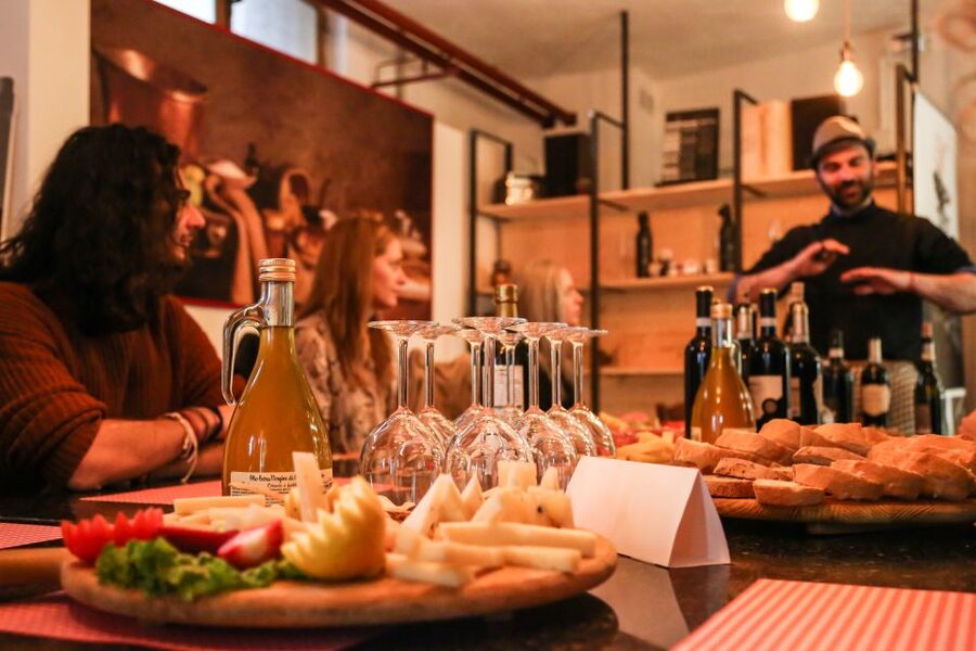 Verona centro: Olive Oil Tasting Experience - What happens inside La Bottega di Verona