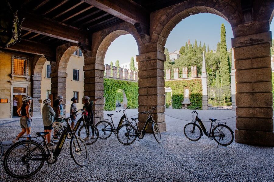 Verona: City E-Bike Tour with Lunch - What lunch at the osteria adds