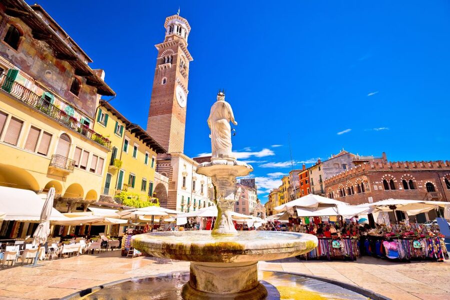 Verona: City Highlights Private Tour - Meeting the guide in Piazza Bra