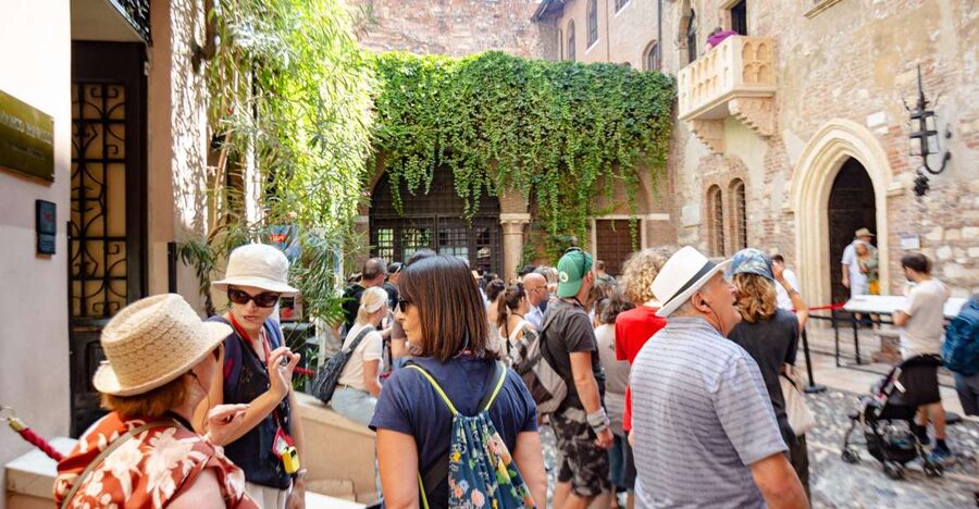 Verona: City Highlights & Street Food Walking Tour - Key details at a glance
