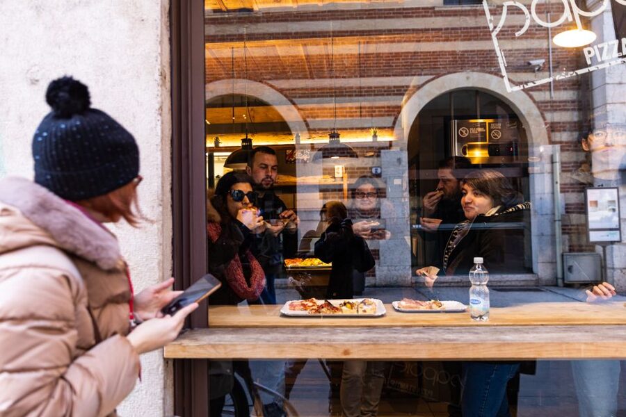 Verona: City Highlights & Street Food Walking Tour - Castelvecchio and Ponte degli Scaligeri