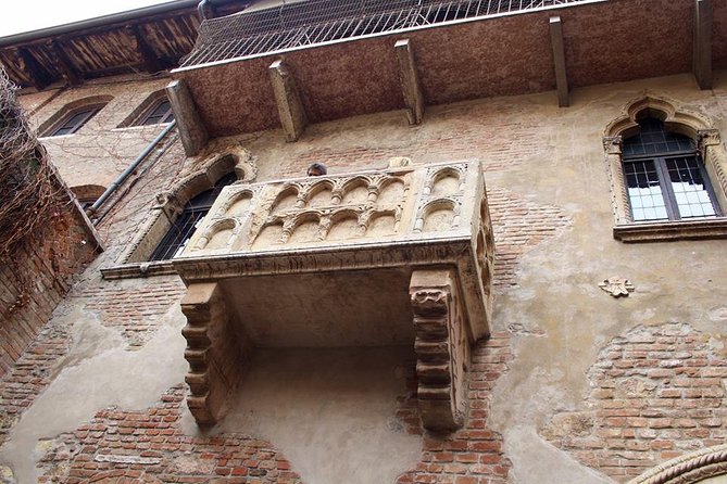 Verona City Sightseeing Walking Tour of Must-See Sites with Local Guide - Piazza dei Signori, Dante, and the city’s ruling families