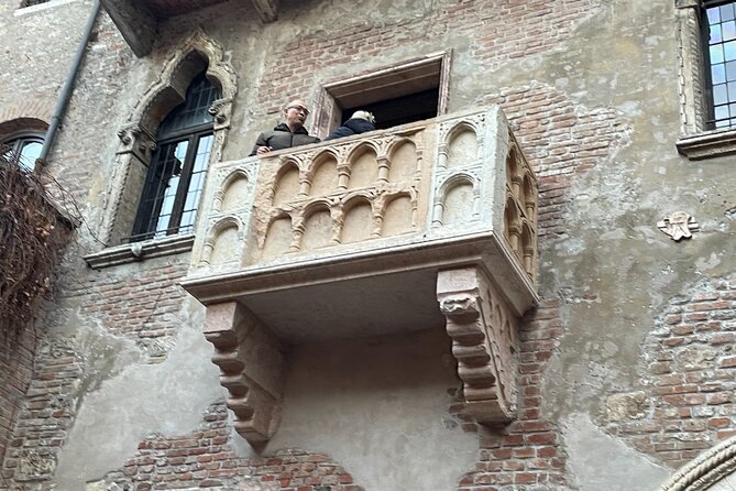Verona: City Walking Tour with Cable Car Ride & Wine Aperitif - Saint Peter Hill and the one-way cable car