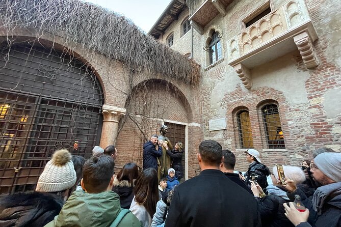 Verona: City Walking Tour with Cable Car Ride & Wine Aperitif - Piazza delle Erbe and everyday Verona