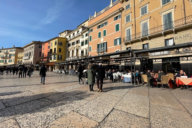 Verona: City Walking Tour with Cable Car Ride & Wine Aperitif - What the guides add to the experience