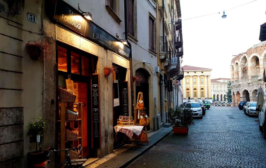 Verona: Classic Valpolicella Wine Tasting Experience - Three Valpolicella wines in one hour