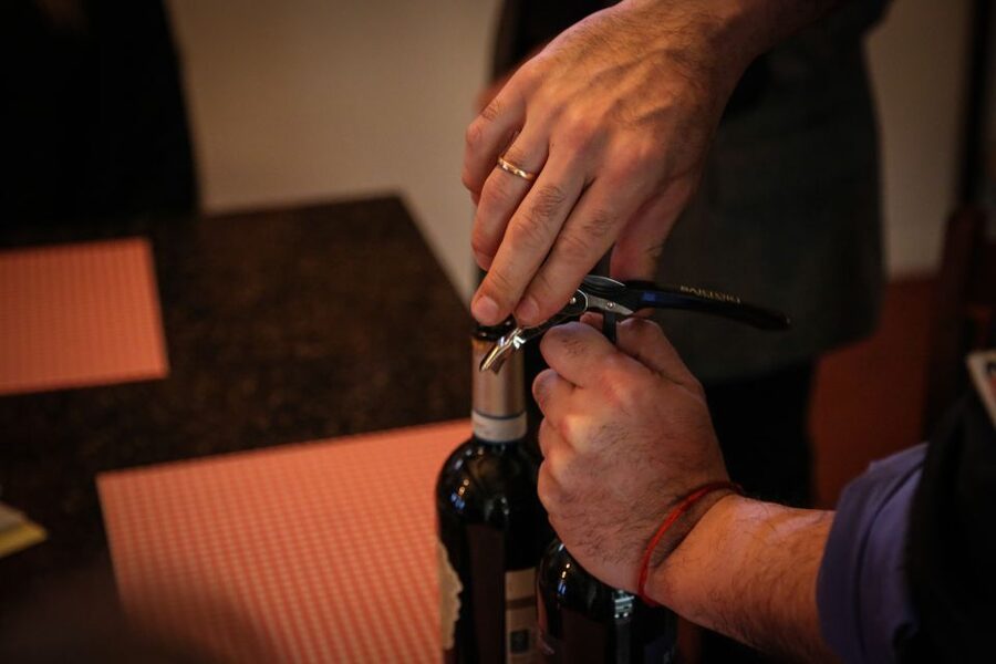 Verona: Classic Valpolicella Wine Tasting Experience - What the hour usually feels like
