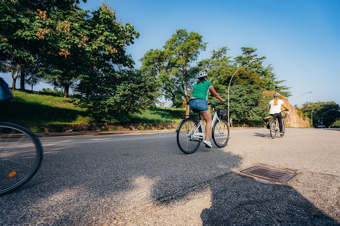 Verona e-bike tour: city center and panoramic views - Guides, pace, and the group experience