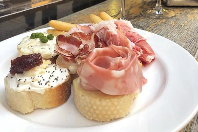 Verona Full Meal & Wine Tasting Walking Tour by Do Eat Better - What the guide adds to the meal