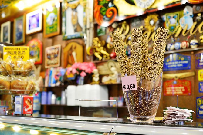 Verona Full Meal & Wine Tasting Walking Tour by Do Eat Better - Porta Borsari: a historic starting point