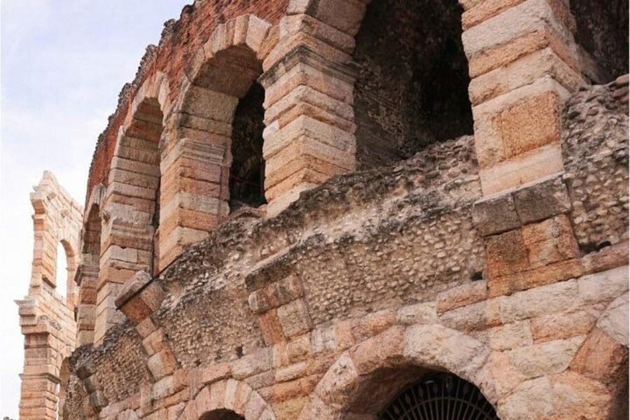 Verona: Highlights and Hidden Gems Walking Tour - Churches and details in San Giovanni in Foro
