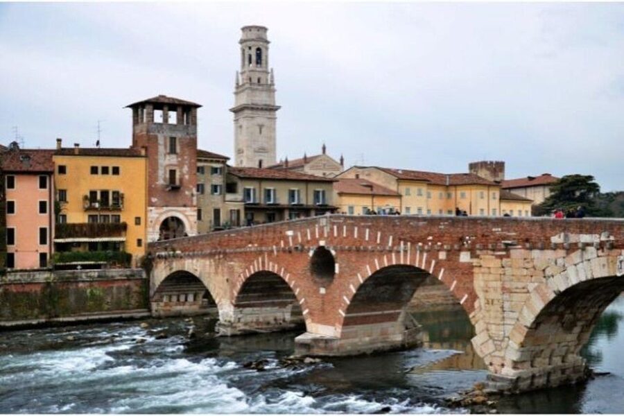 Verona: Highlights and Hidden Gems Walking Tour - Who should book this Verona walk?
